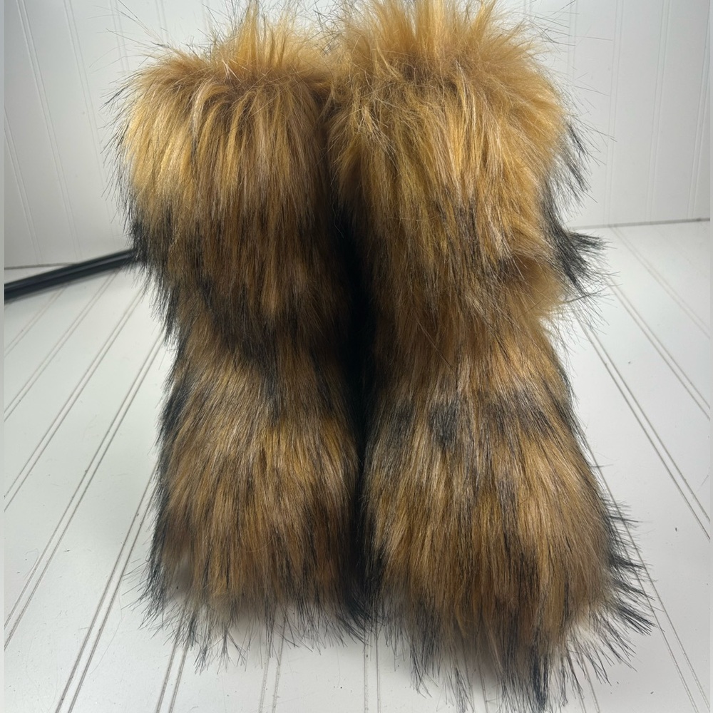 Funcos Faux Fur Mid Calf Furry Winter Boots Womenโs Size 9-9.5 - Picture 2 of 8